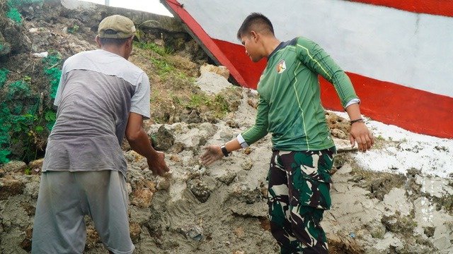 Satgas TMMD Bekerja Sama dengan Masyarakat Memperbaiki Infrastruktur Air