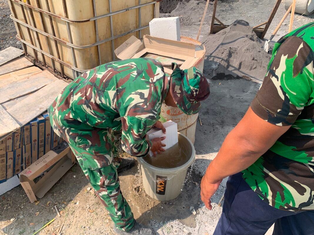 Kerja Kolaboratif TMMD Kodim 0813/Bojonegoro Rampingkan Proyek Musala dan Toilet di Sembung