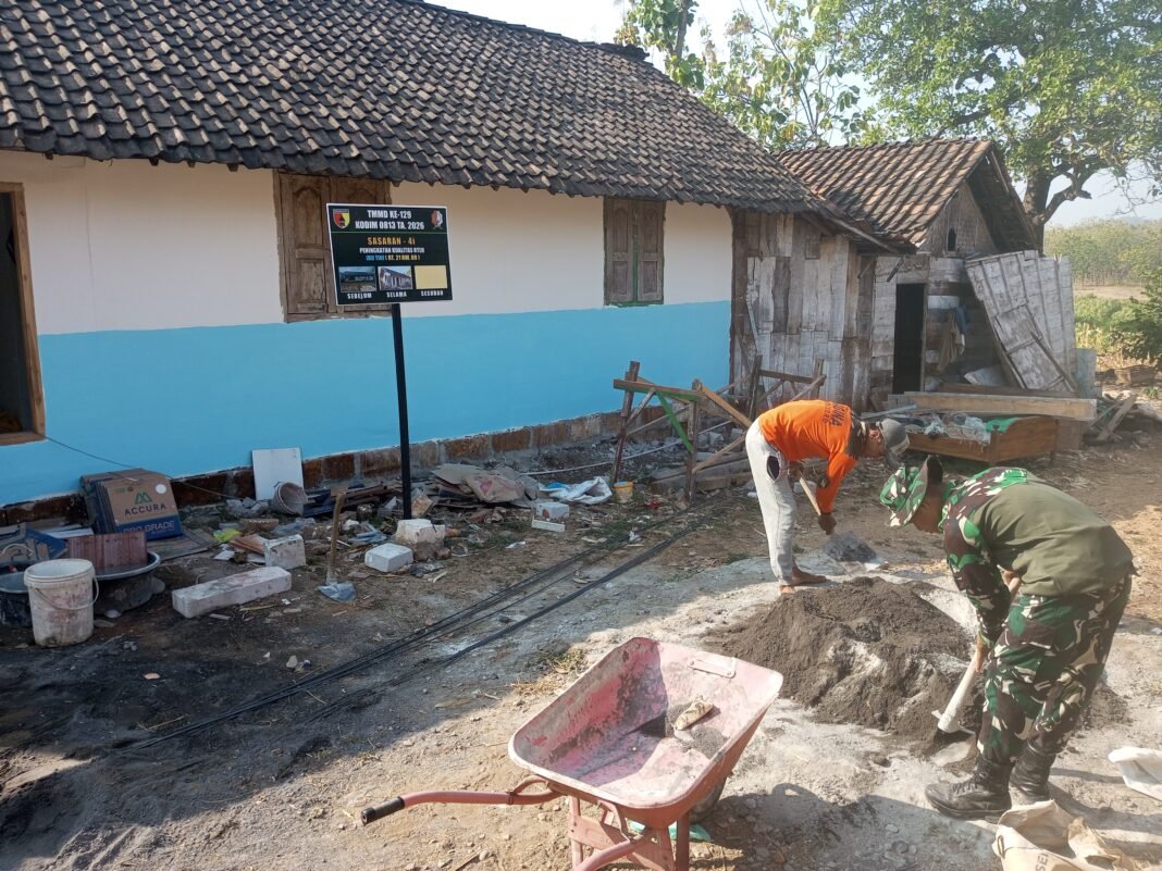 Peran Satgas TMMD Kodim 0813/Bojonegoro dalam Membangun Rumah Ibu Tini