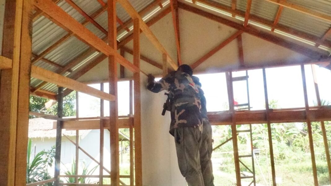 Satgas TMMD Bekerja Bersama Warga Membangun Hunian yang Layak