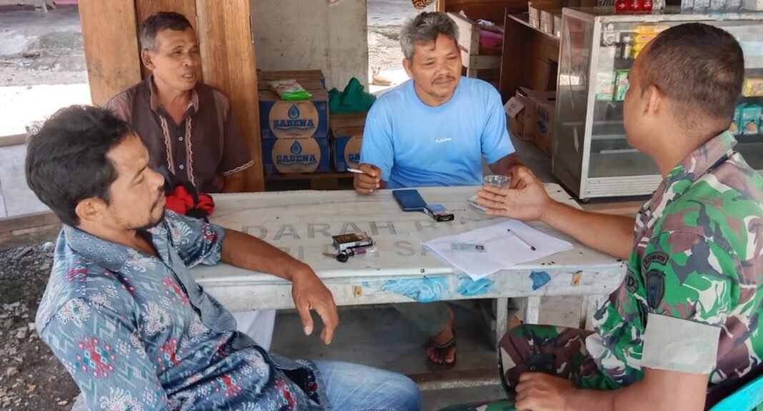 Menjaga Lingkungan Tetap Aman, Babinsa Ajak Warga Bangun Kewaspadaan Bersama
