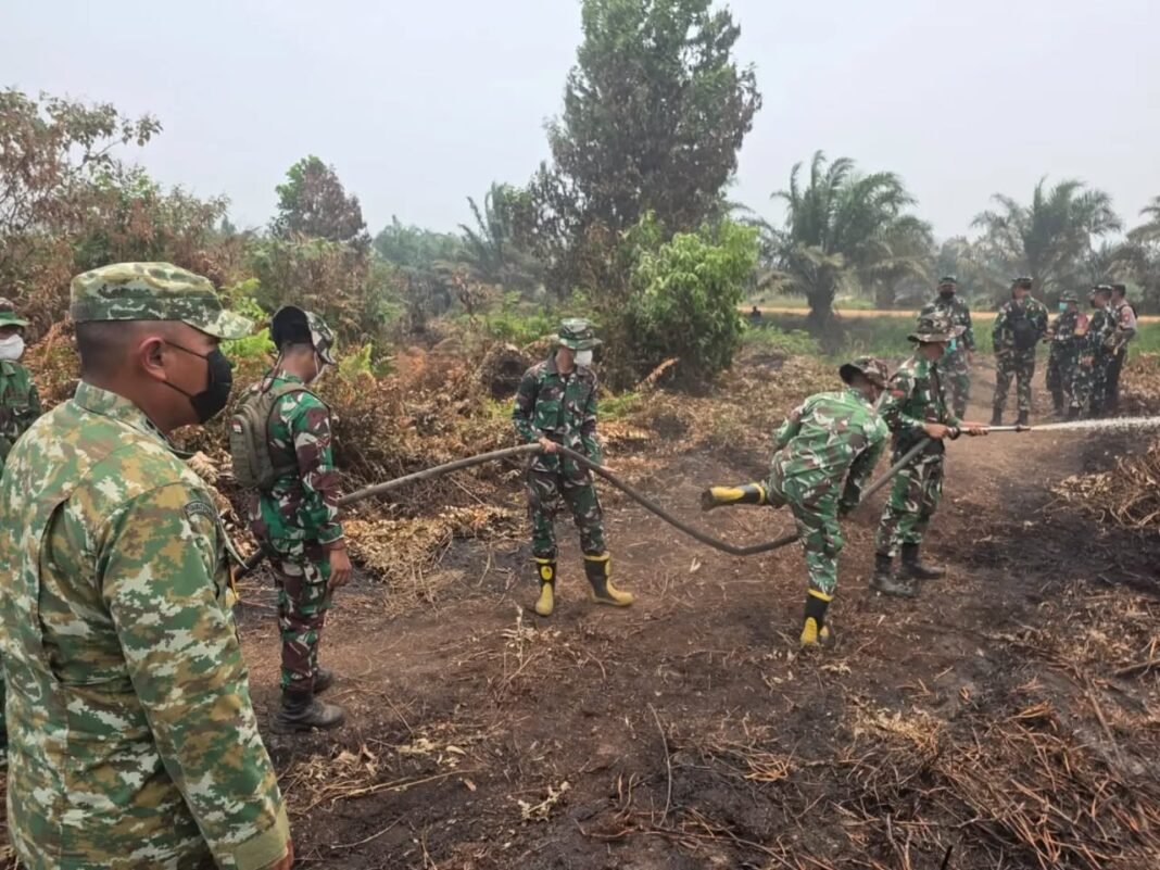 Tujuh Kolonel Sesko TNI Ajak Warga Mempawah Bersatu Lawan Ancaman Kebakaran Lahan