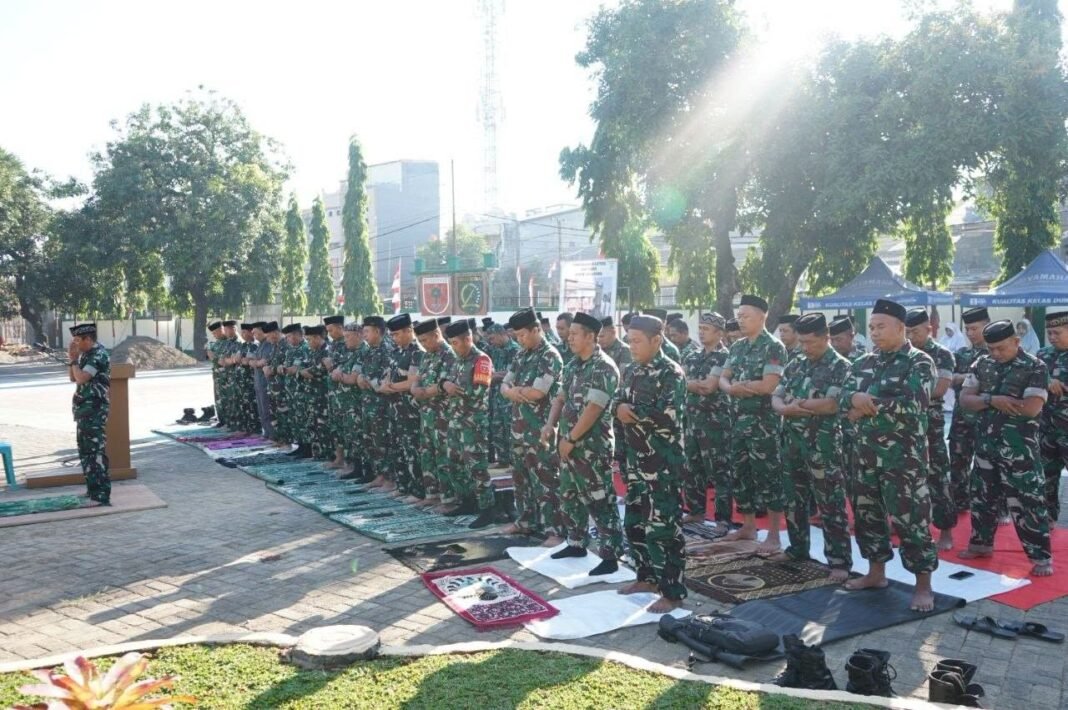 Memohon Rahmat Hujan, Puluhan Prajurit Kodim 1409/Gowa Sujud dalam Sholat Istisqa