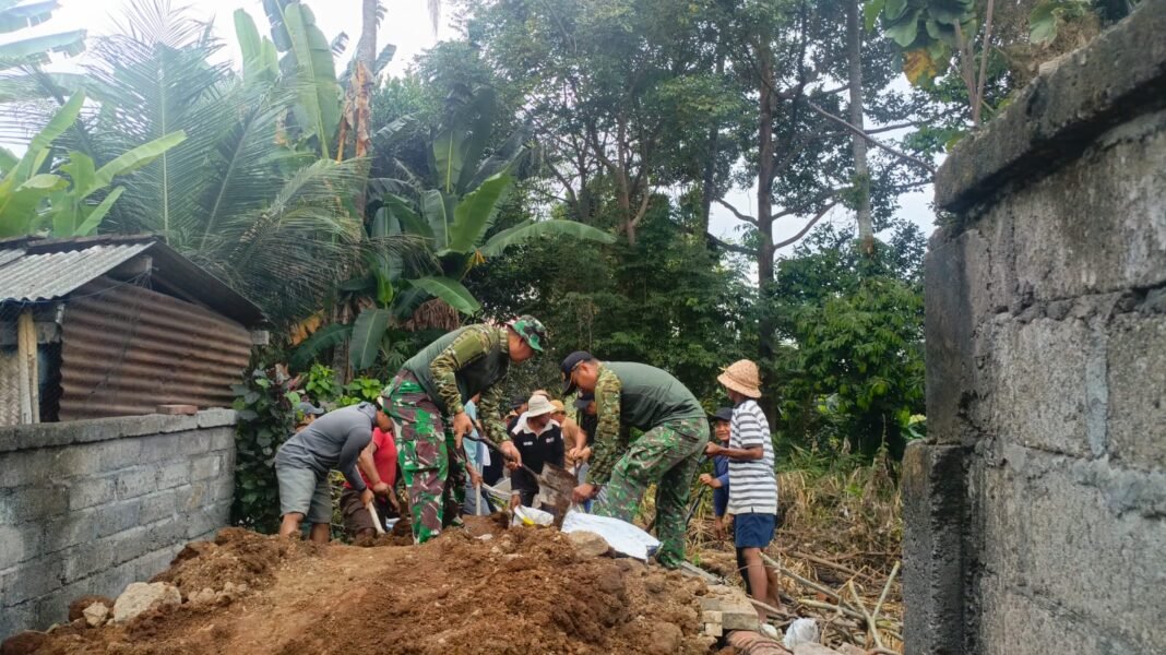 Praktik Gotong Royong Antara TNI dan Warga di Pra TMMD 130