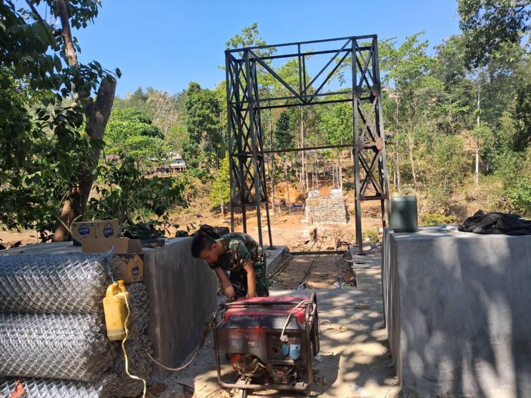 Pembangunan Jembatan Gantung Tahap V di Bungaya Kian Dikebut