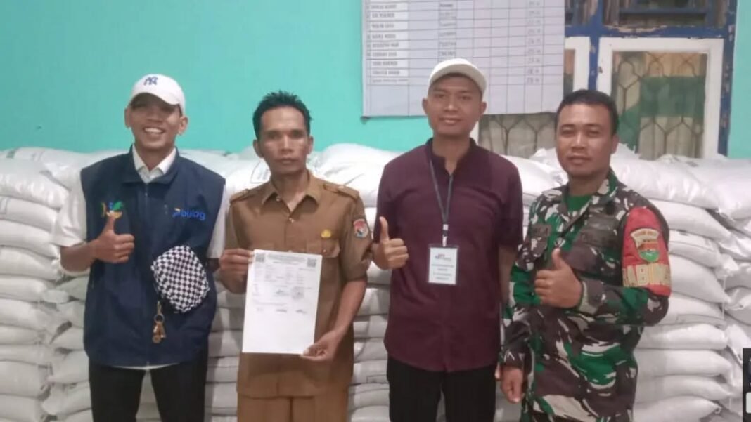 Kodim 0428/Mukomuko Monitor Distribusi Beras untuk Pangan Masyarakat di Lubuk Pinang