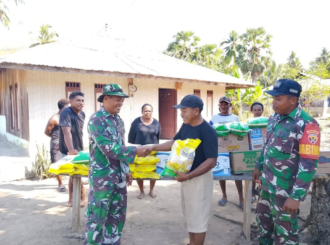 Penyaluran Sembako Oleh Babinsa Koramil 1625-01/Bajawa