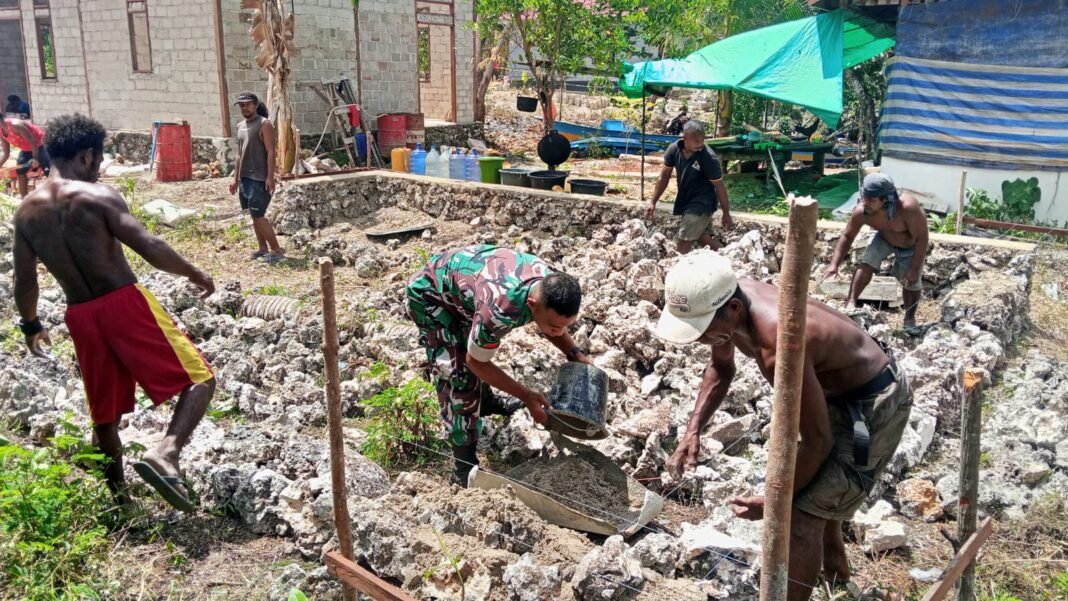 Melalui Karya Bakti, Praka Febri Tehupuring Dorong Pembangunan Desa di Pulau Gebe