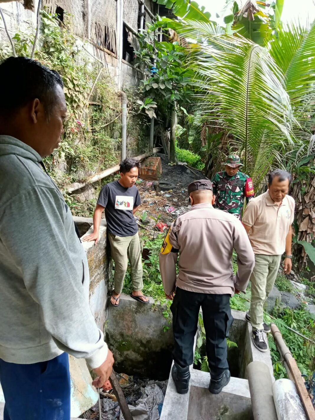 Babinsa dan Bhabinkamtibmas Kamasan Kawal Penertiban Limbah Industri Rumah Tangga