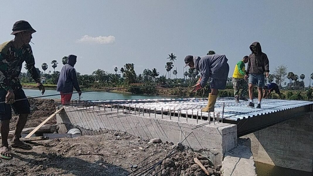 Dandim 1409/Gowa Puji Kinerja Prajurit dan Warga dalam Proyek Jembatan Pabbundukang