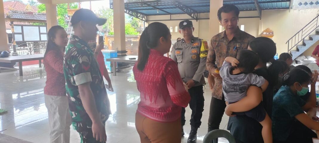Pemberian Makanan Tambahan dan Cek Kesehatan Rutin di Posyandu Sedap Malam Klungkung
