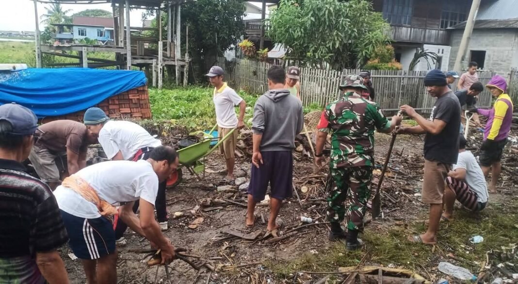TNI dan Masyarakat Desa Samaulue Bersinergi Benahi Saluran Air Menjelang Musim Hujan