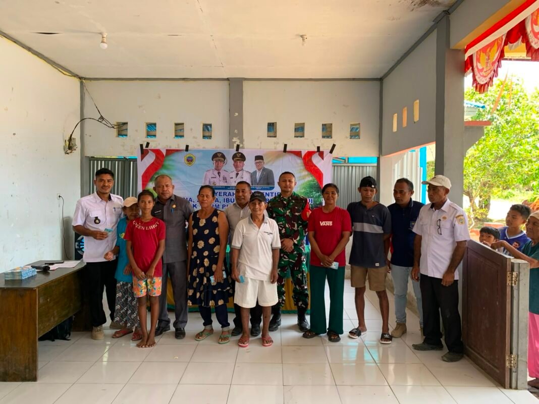 Wujud Kepedulian Sosial, Serma Zais Latuconsina Sukseskan Program BLT Desa Sosowomo