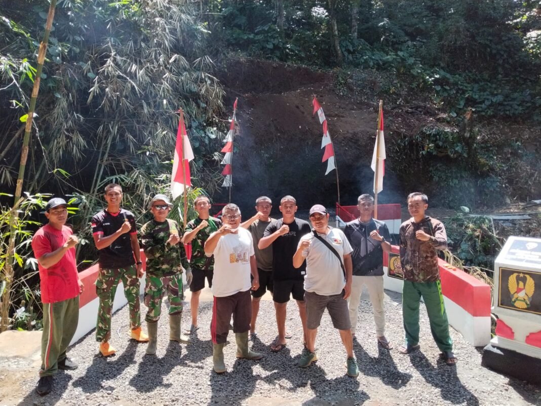 Kemanunggalan TNI-Rakyat Diwujudkan Melalui Peresmian Jembatan Garuda di Banjarangkan