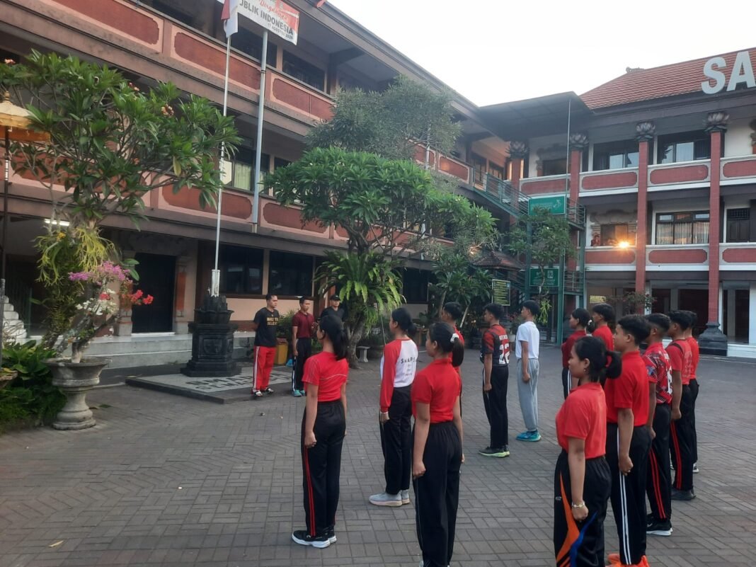 Menuju LKBB HUT TNI 2026, Siswa Klungkung Ditempa Materi PBB oleh Babinsa