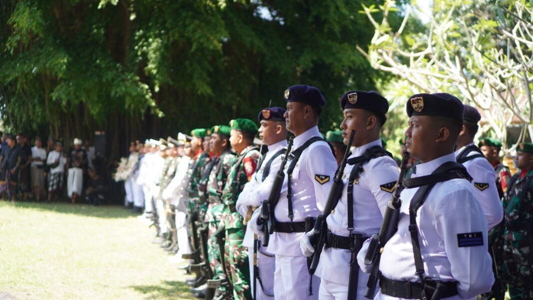 Kehadiran Dandim 1610/Klungkung di Upacara Pemakaman Militer Mantan Penasehat Ahli Kasal