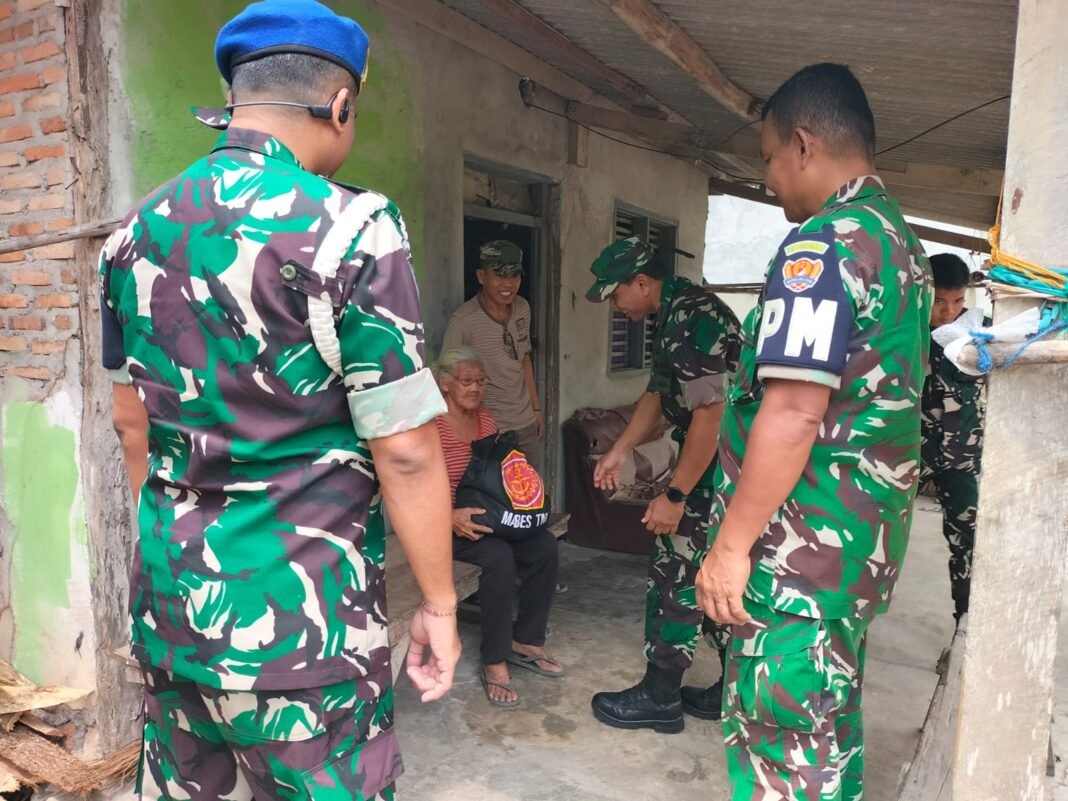 Penyuluhan Karhutla di Tulang Bawang Diwarnai Pembagian Sembako bagi Penduduk Lokal