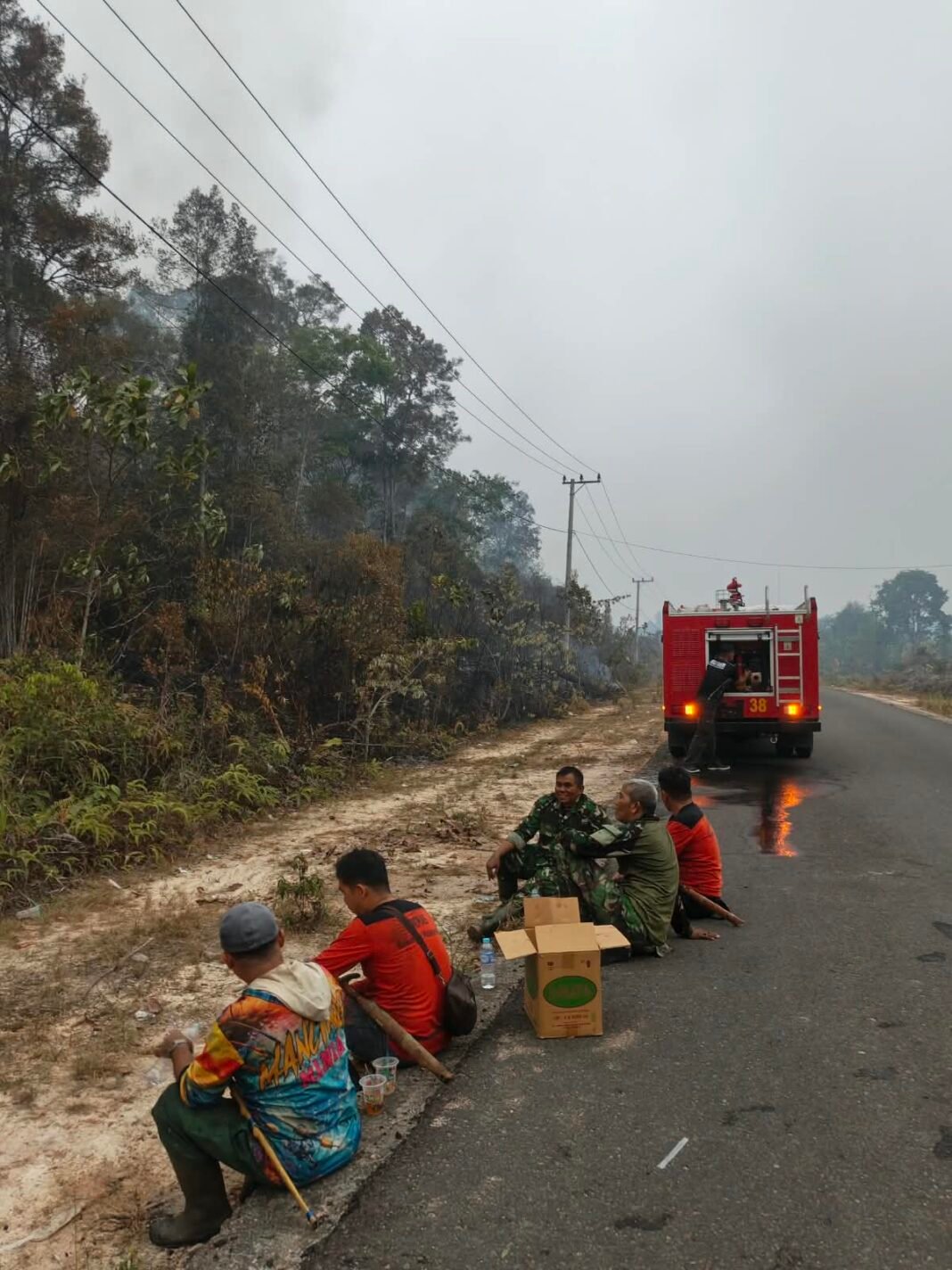 TNI-Polri dan Manggala Agni Berjibaku Lindungi Gunung Mas dari Ancaman Asap