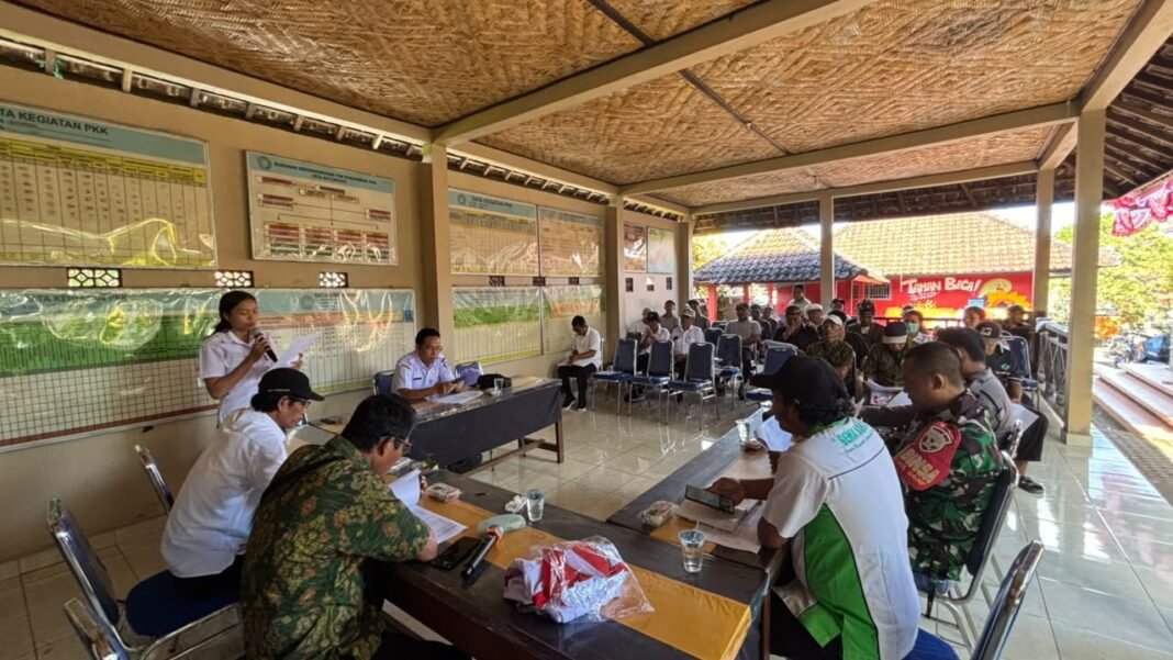 Wujudkan Pembangunan Transparan, Babinsa Batumadeg Pantau Musrenbang Desa