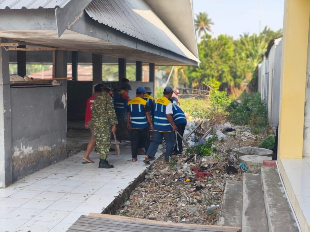 Karya Bakti Kodim 1420/Sidrap: Normalisasi Pasar Baranti Sambut Hari Jadi TNI ke-81