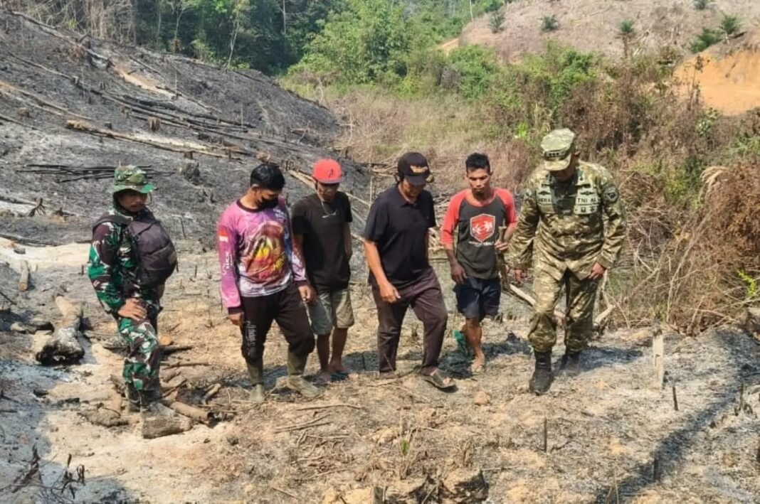 Strategi Pencegahan Karhutla: Tim Mabes TNI Edukasi Warga Kecamatan Sayan