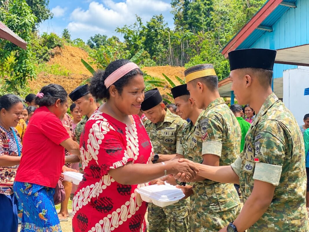 Yonif TP 859/RBK Mempererat Tali Persaudaraan dengan Jemaat GKI Imanuel Masram dalam Kegiatan Sosial