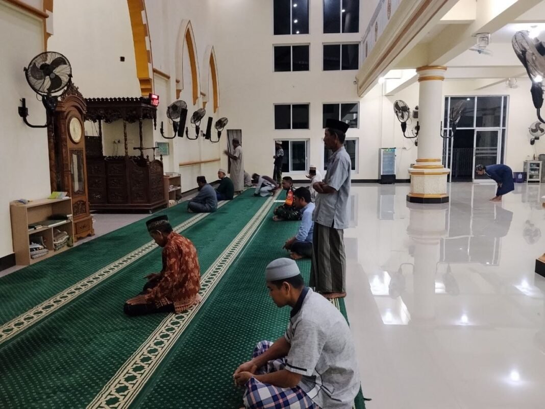 Kolaborasi TNI dan Rakyat Lewat Safari Subuh Babinsa Kodim 1420/Sidrap