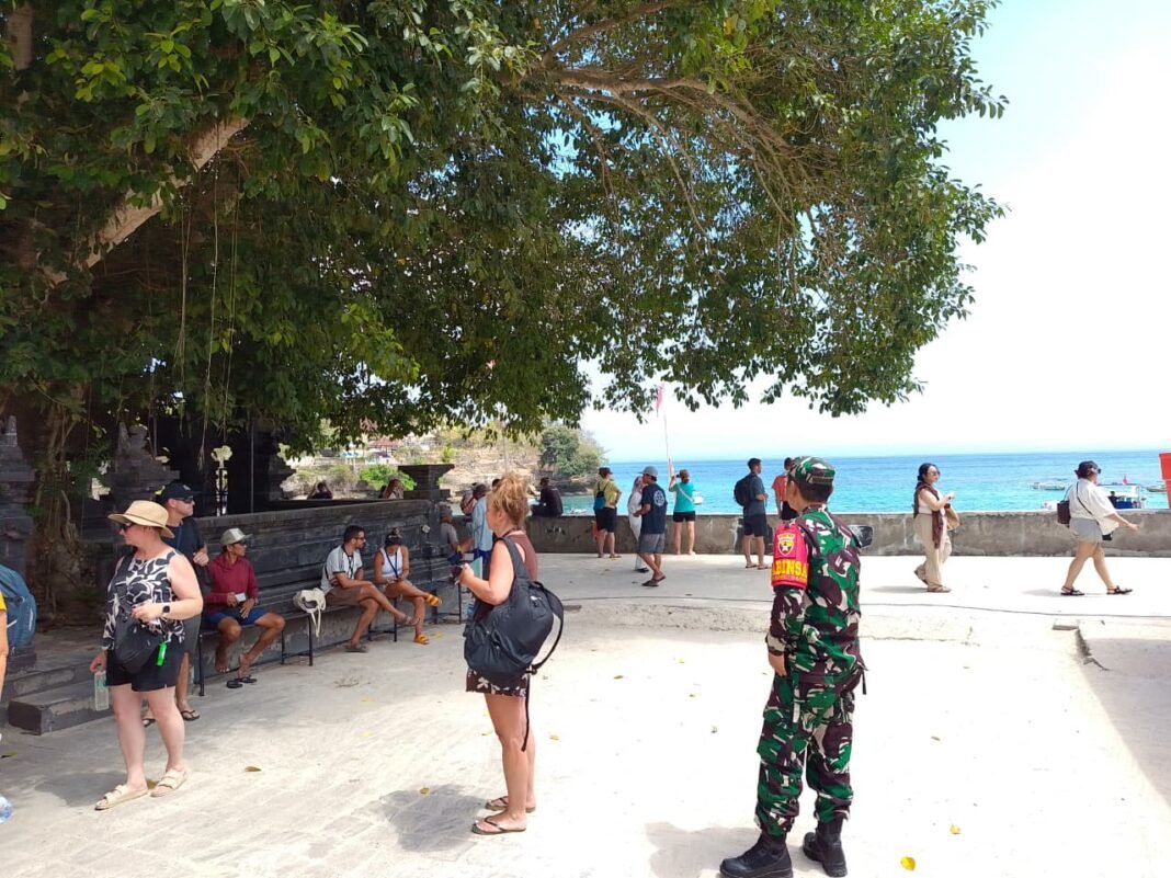 Keamanan Desa Lembongan Terjaga Berkat Patroli Intensif Koptu Kuswara