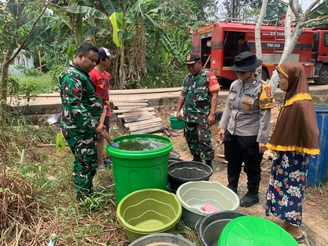 Kodim 1012/Buntok: Bhakti Sosial Penyaluran Air Bersih bagi Warga
