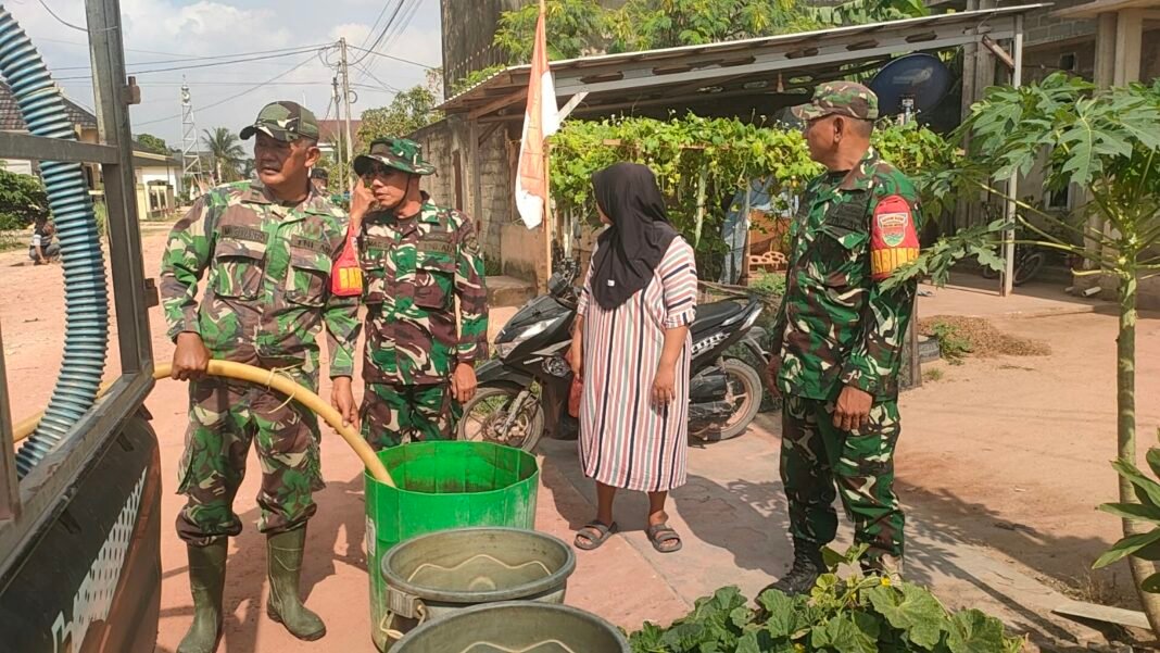 TNI Hadirkan Solusi dengan Penyaluran Air Bersih di Rawajitu