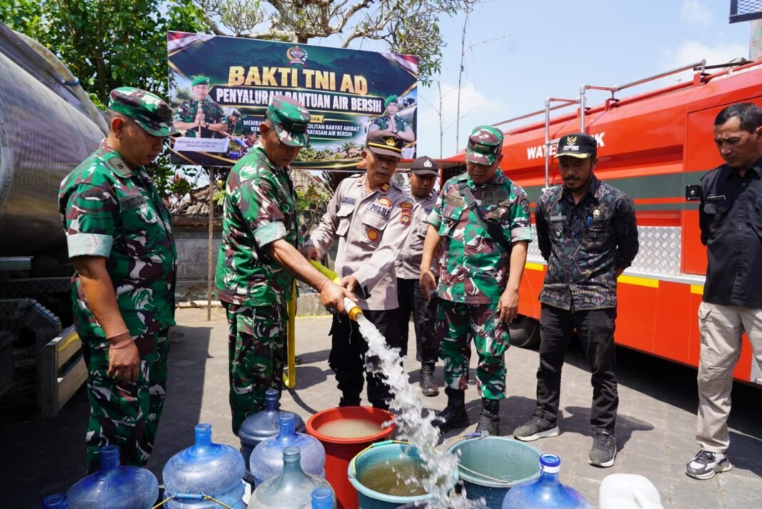 Aksi Sosial TNI-AD, Penyaluran Air Bersih di Desa Bonyoh