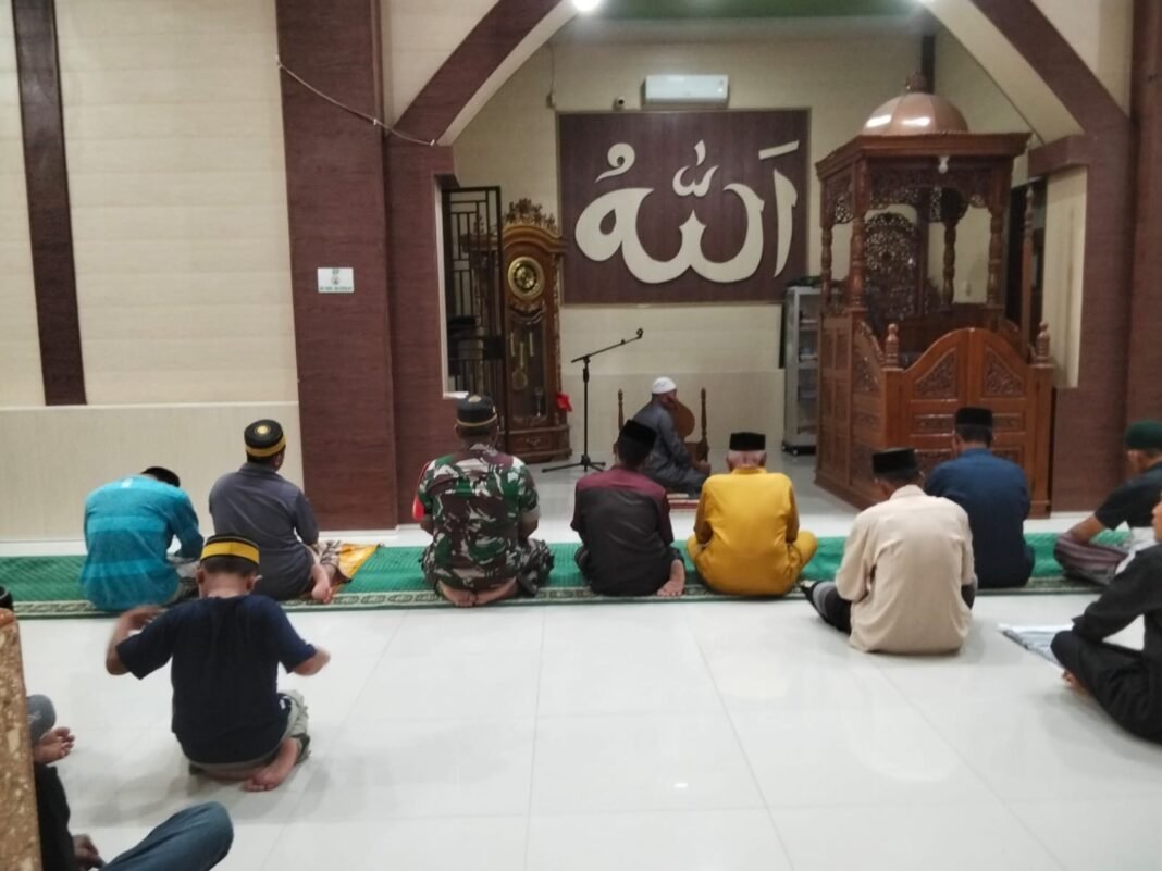 Safari Subuh Berjamaah Jadi Sarana Babinsa Kodim 1420/Sidrap Dekatkan Diri ke Masyarakat
