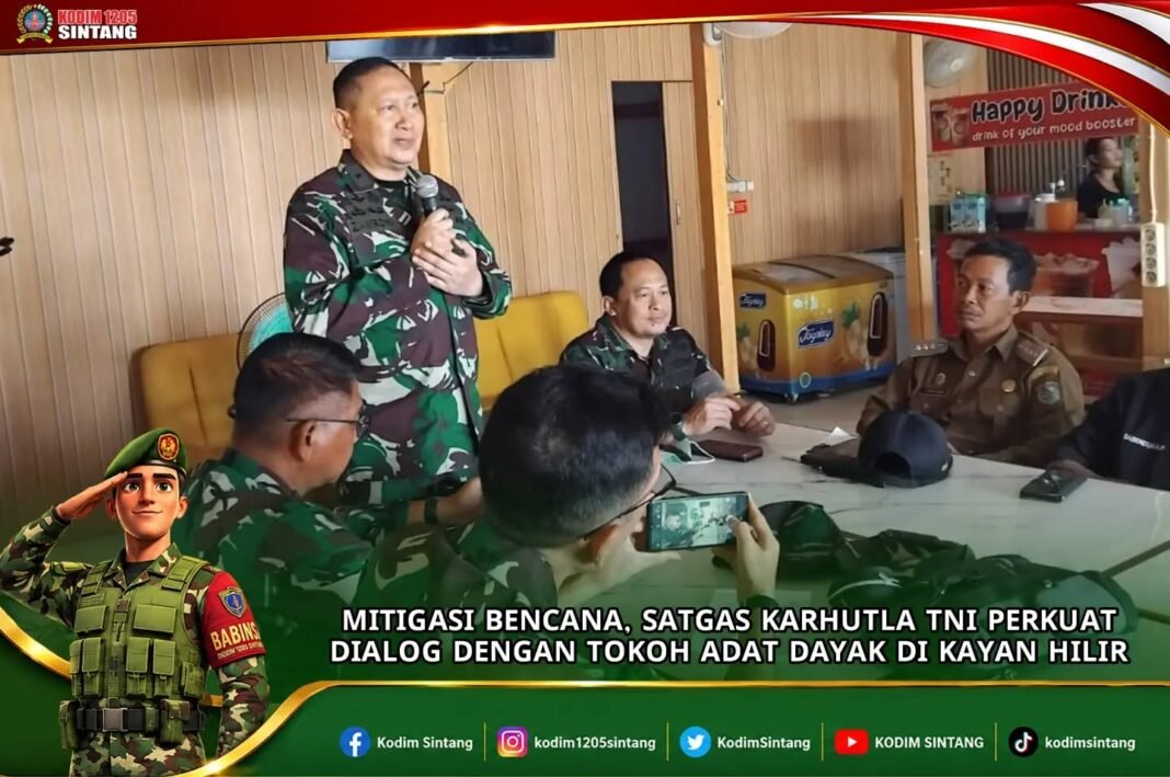 Satgas Karhutla TNI Pastikan Kondisi Lahan di Sintang Terkendali Melalui Dialog Adat