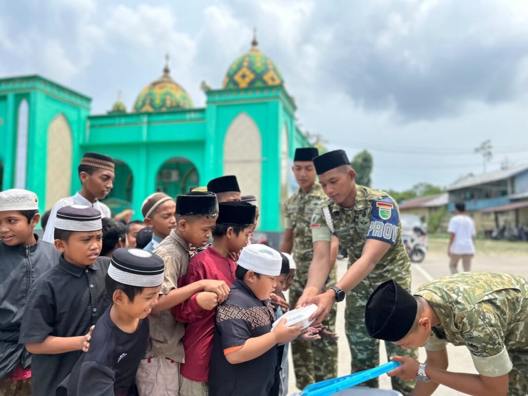Hari Jumat Berkah, SEJUK Gelar Kegiatan Sosial di Supiori