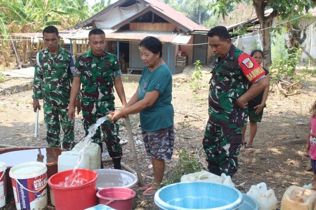 Kepedulian TNI: Penyaluran Air Bersih di Meras oleh Kodim 1309/Manado