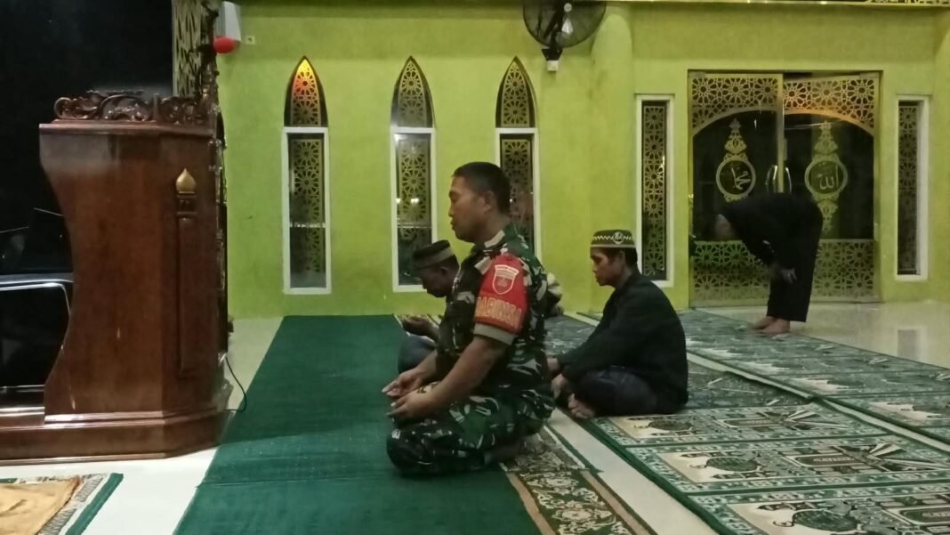 Babinsa Kodim 1420/Sidrap Gelar Safari Shalat Subuh, Jalin Komunikasi dengan Masyarakat