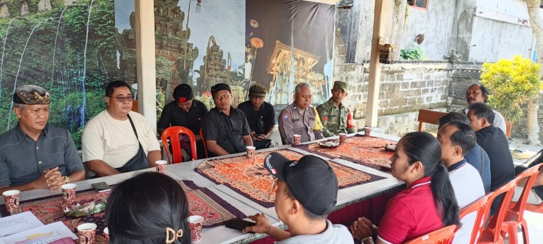 Pengawasan Pembangunan Jembatan oleh TNI di Bangli