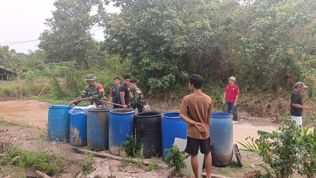 Aksi Sosial Kodim 1015/Sampit dan KNPI dalam Penyiapan Air Bersih