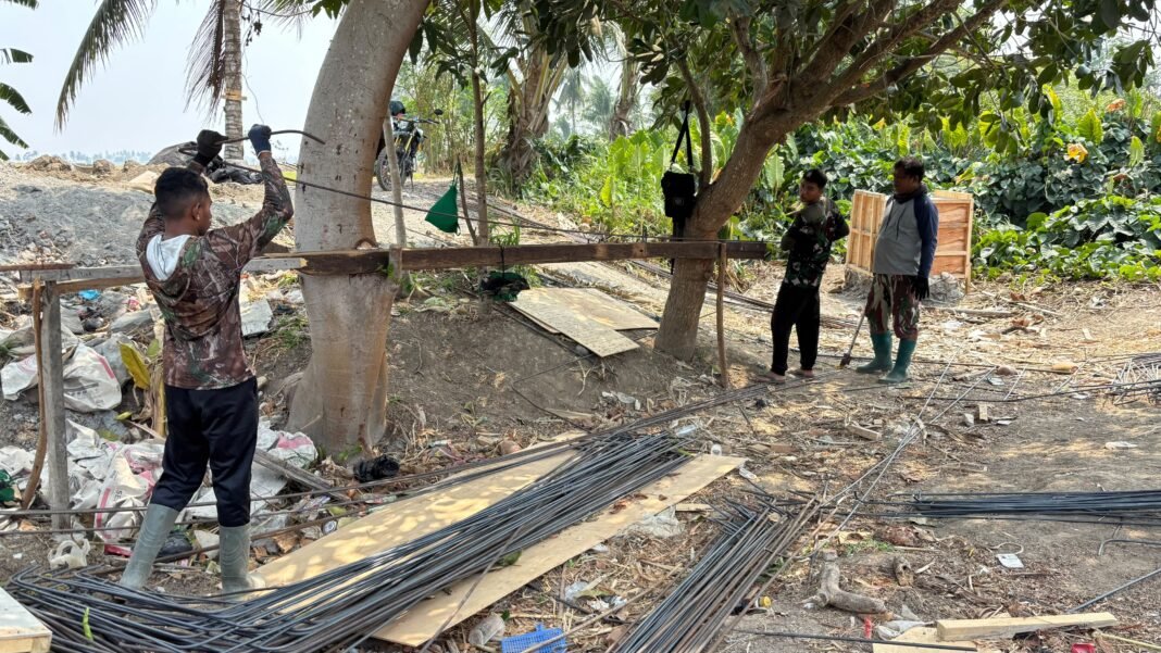 Sinergi TNI dan Masyarakat dalam Pembangunan Jembatan Gantung di Sidrap