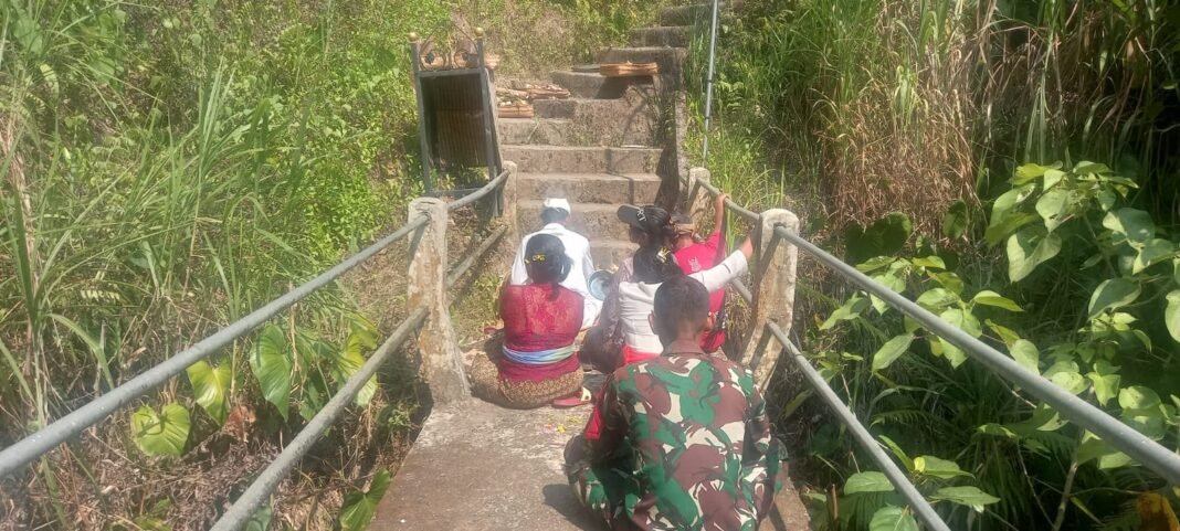 Pembangunan Jembatan Siganing Dilaksanakan dengan Upacara Adat Ngeruak