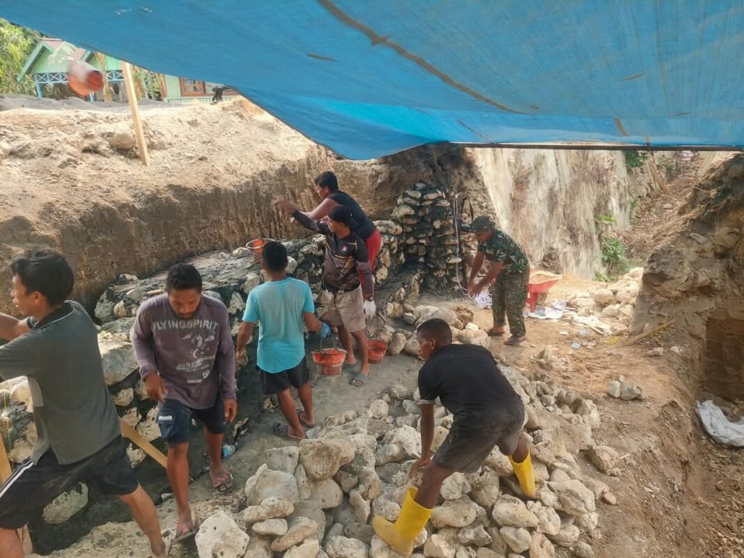 Penggalian Pondasi Jembatan Garuda Merah Putih di Posi-Posi dengan Sinergi TNI dan Warga Setempat
