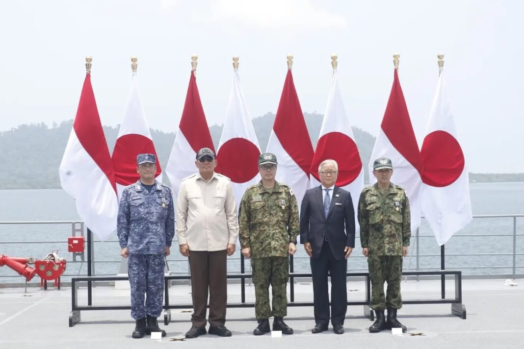 Kunjungan Menhan RI di Mempawah dan Penganugerahan JSDF oleh Kodim 1201