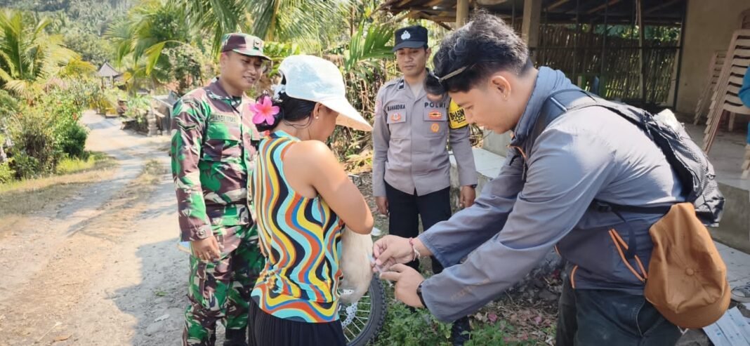 Keterlibatan Babinsa dalam Vaksinasi Rabies di Desa Gadungan