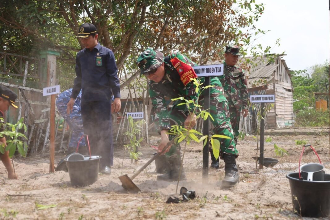 Aksi Penghijauan dalam TMMD Ke-130 di Tanah Laut