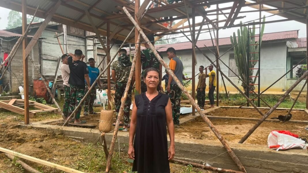 Pembangunan Rumah Harapan Baru untuk Bu Suhanim oleh TMMD Ke-130