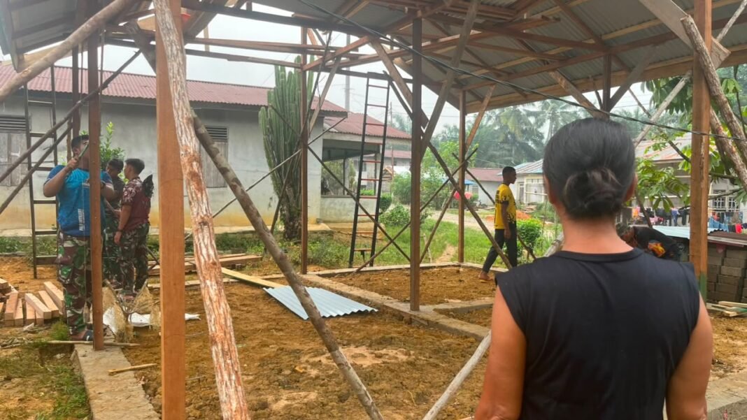Harapan Baru bagi Bu Suhanim melalui Pembangunan Rumah dari TMMD