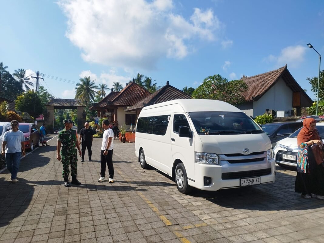 TENTANG KEAMANAN WISATA, BABINSA KUBU LAKUKAN PANTAUAN
