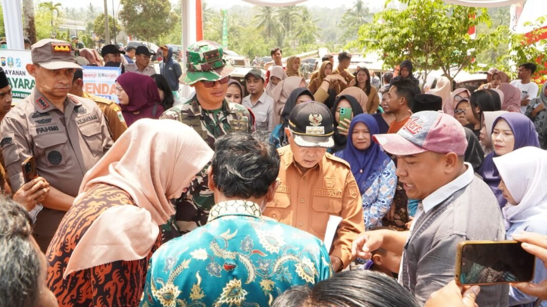 Dandim dan H. Sanusi Kunjungi UMKM di Jabung Setelah Pembukaan TMMD