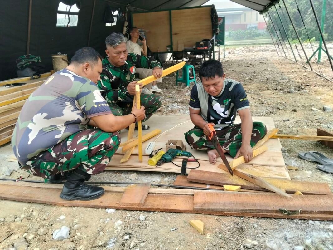 Aktivitas Pembuatan Bagesting dalam Program TMMD ke-130 Kodim 0510/Tigaraksa