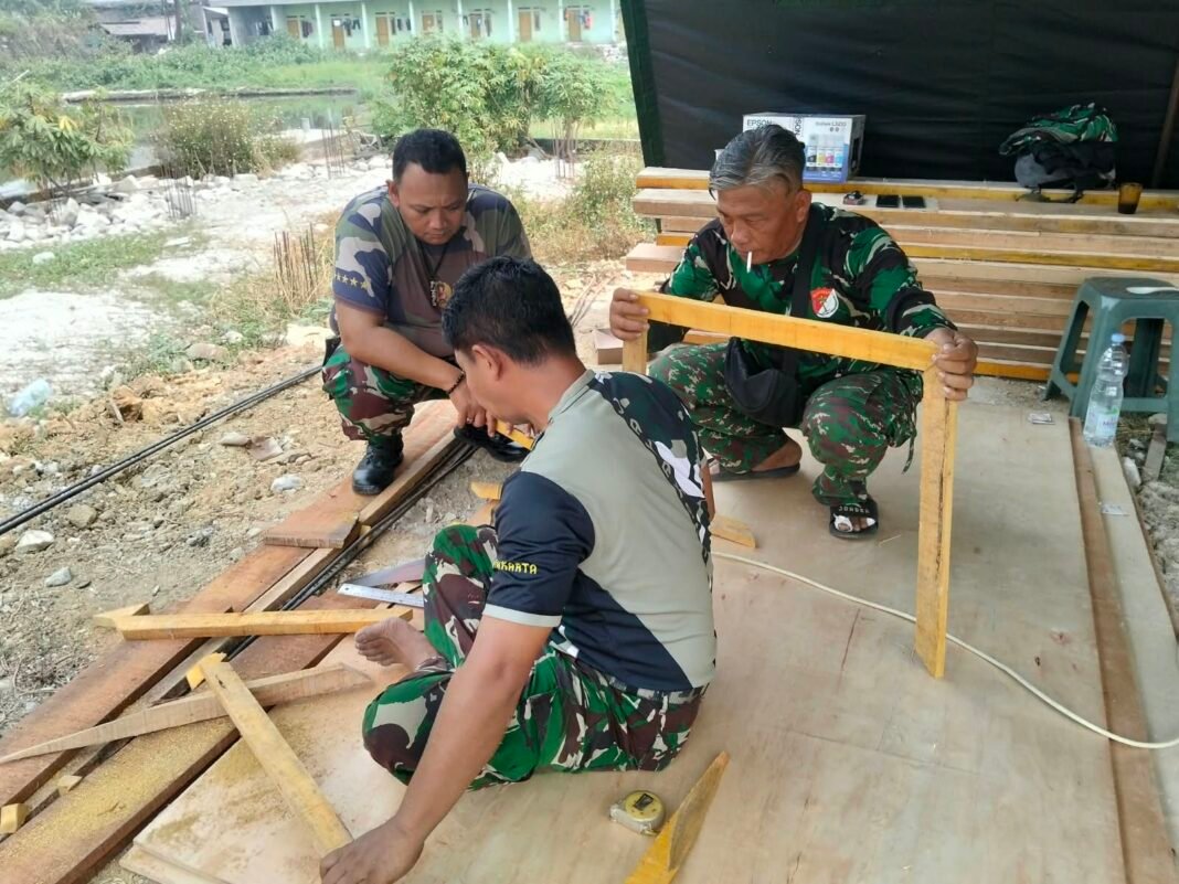 TMMD ke-130 Kodim 0510/Tigaraksa: Pembuatan Bagesting dan Semangat Kerja Sama